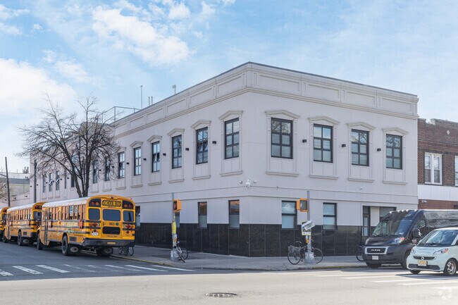 Yeshiva Karlin Stolin has 539 students.