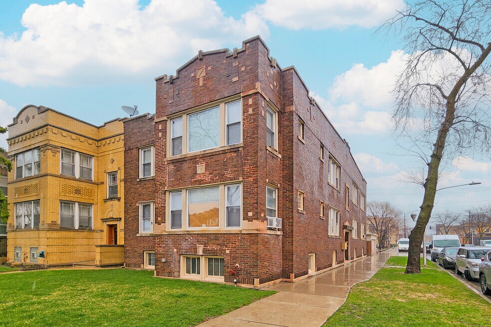 3222 W Grace St unit 1, Chicago, IL 60618 - photo 1