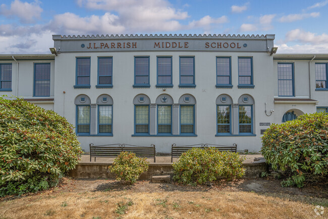 Students can atten Parrish Middle School in Salem, Oregon.