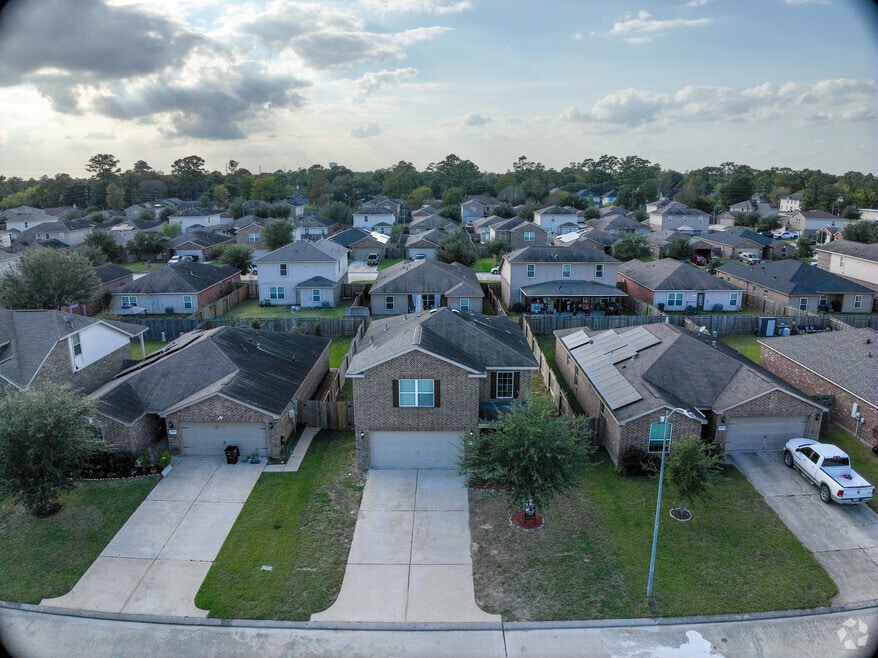 20443 Moon Walk Dr, Humble, TX 77338 - photo 2