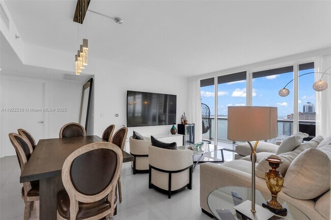 Icon Brickell Tower 2 unit 4802, Miami, FL 33131 - photo 6