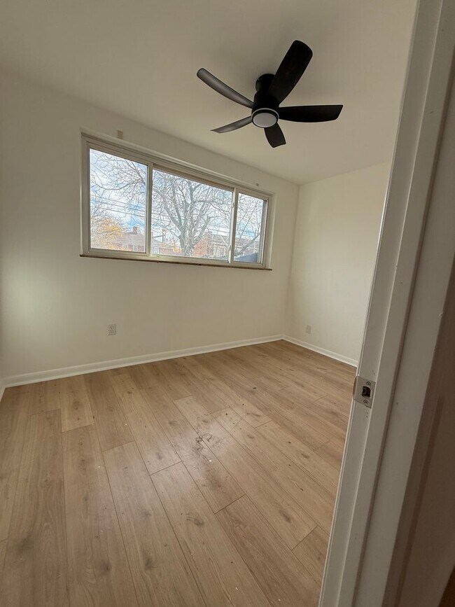 17927 Lakeshore Boulevard, Cleveland, OH 44119 - photo 5