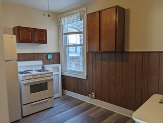 5252 Oakland St, Philadelphia, PA 19124