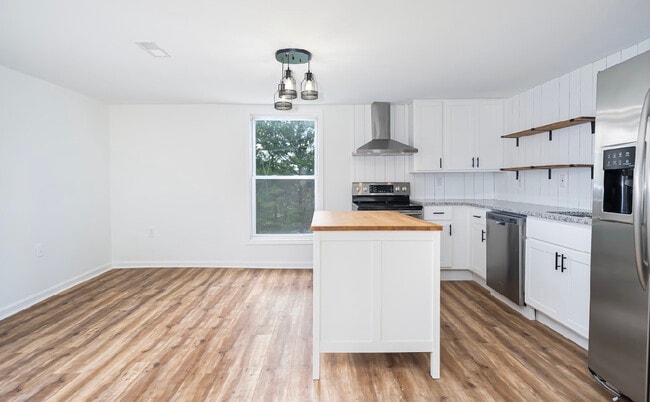 Eat in kitchen w island
