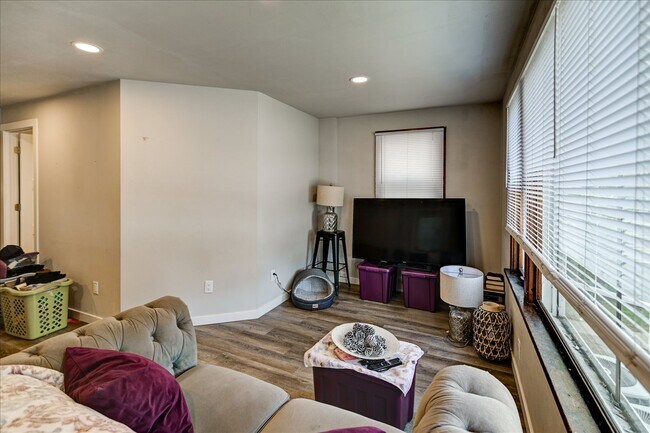 205 S Fair Oaks Ave unit 205 South Fair Oaks, Madison, WI 53704 - photo 5