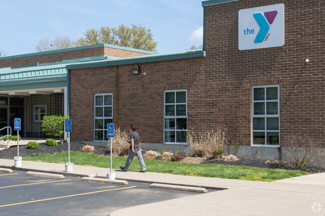 Clippard Family YMCA in Groesbeck offers fitness classes and gymnasium.