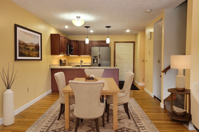33 River Front Dr unit 9, Manchester, NH 03102 - photo 2