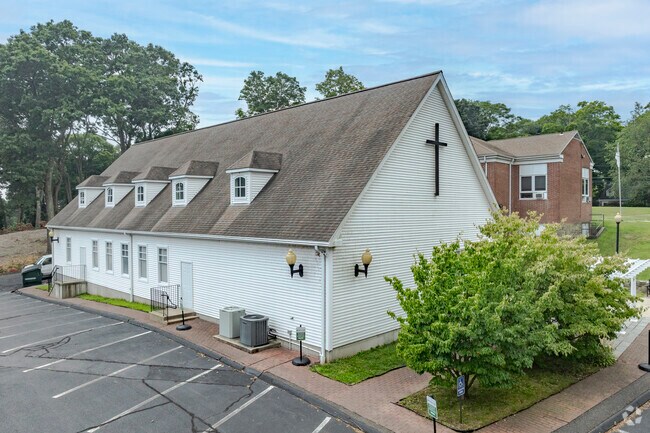 The White Oak Baptist Academy is located at 5344 Main Street in Stratford, CT.