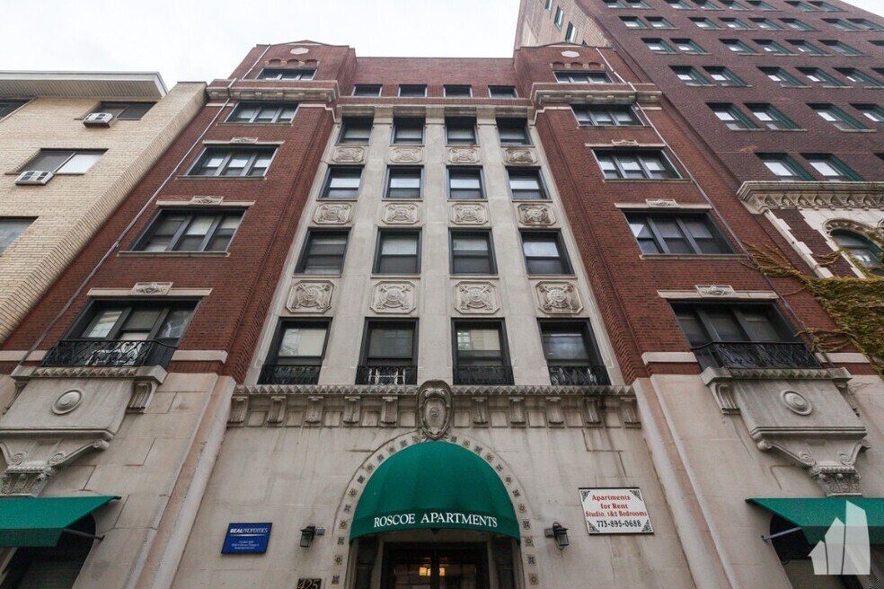 425 W Roscoe St unit 210, Chicago, IL 60657 - photo 1