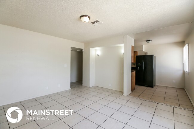 2027 W Chambers St, Phoenix, AZ 85041 - photo 4