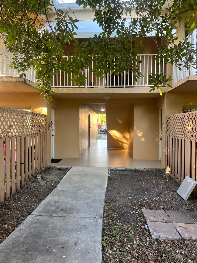 4220 NW 79th Ave unit 2A, Doral, FL 33166 - photo 2