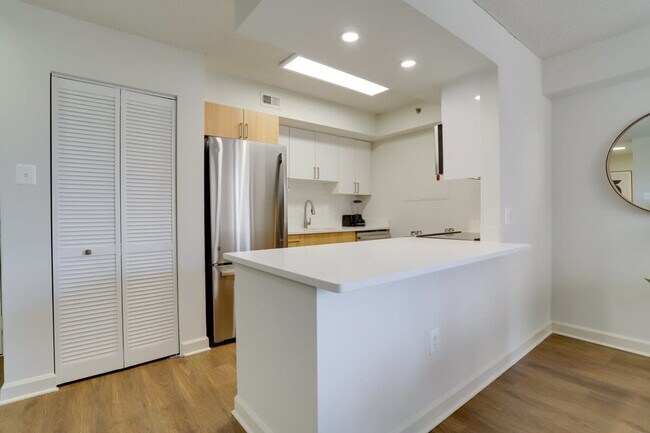 801 15th St S unit FL4-ID1022438P, Arlington, VA 22202 - photo 4