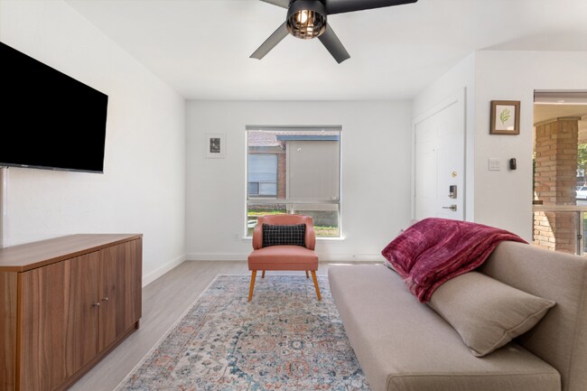 10111 Golden Meadow Dr unit A, Austin, TX 78758 - photo 5