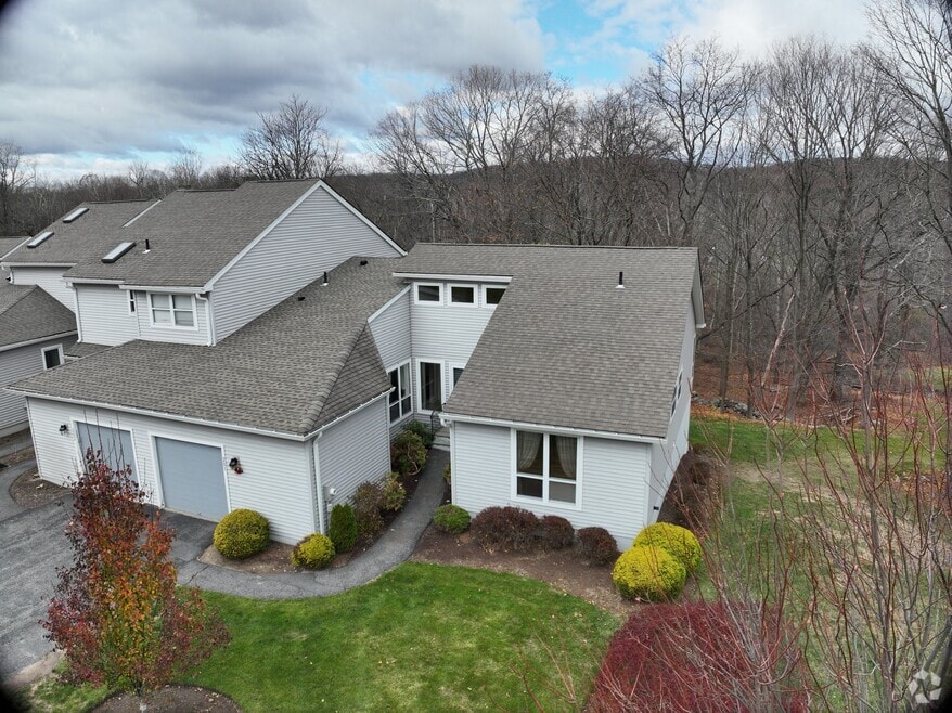 201 Woods Brooke Dr, Mahopac, NY 10541 - photo 2