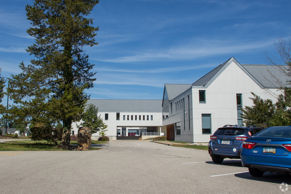 Hawken Upper School provides education in the neighborhood of 
Outlying Geauga County