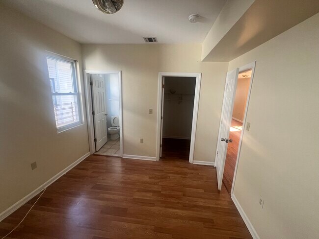 Bedroom with full bathroom