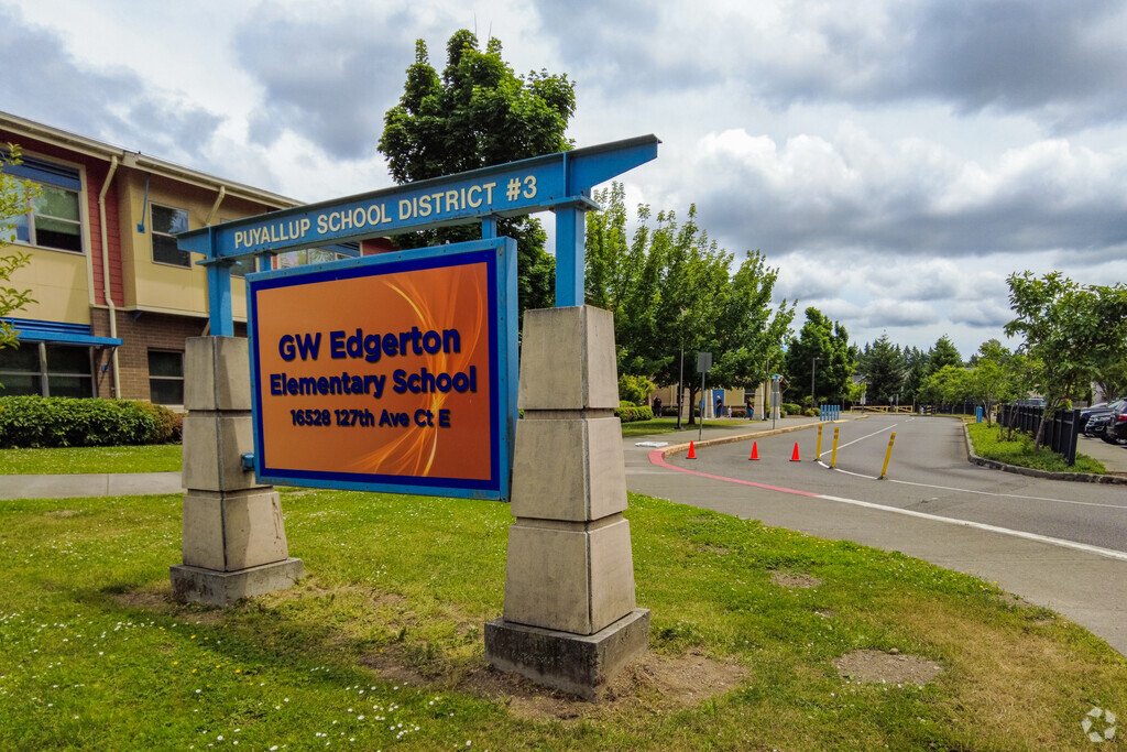 G W Edgerton Elementary School In Puyallup Sign.