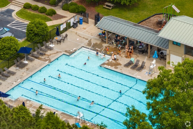 The Huntcliff River Club pool and amenities provide residents with exclusive spaces for recreation, relaxation, and neighborhood gatherings.