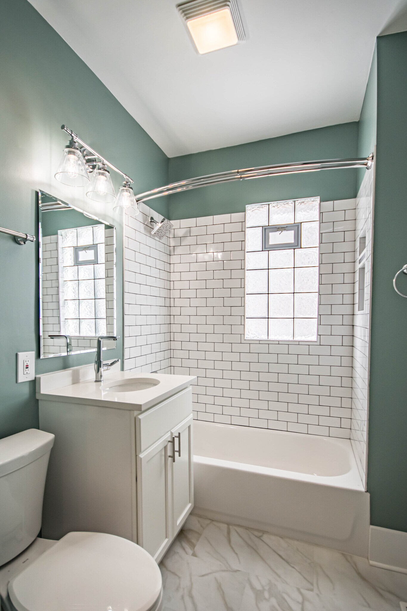 1028 E Pearson St unit 1030, Milwaukee, WI 53202 - photo 1