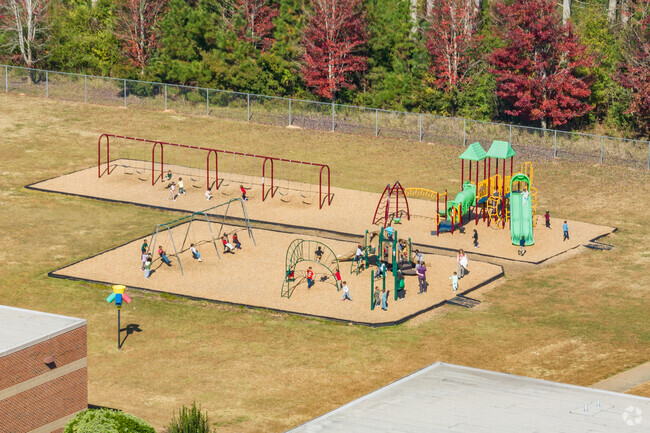 Live Oak Elementary School is located in the neighborhood of Porterdale.