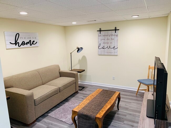 Ideal as a guest room, personal office, or creative studio. Easily customizable to suit flexible lif