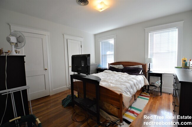 87 Athelstane Rd unit 2, Newton Center, MA 02459 - photo 5