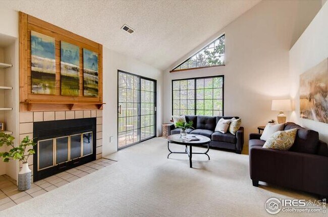 4815 White Rock Cir unit F, Boulder, CO 80301 - photo 3