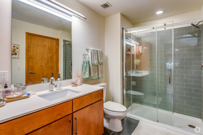 1 BR, 1 BA - 773SF