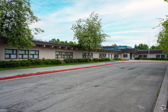Scenic Park Elementary SchoolThe drop off area at Scenic Park Elementary School.