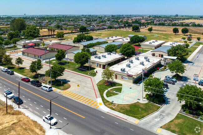 Roosevelt Elementary School is located in the Viscaya neighborhood.