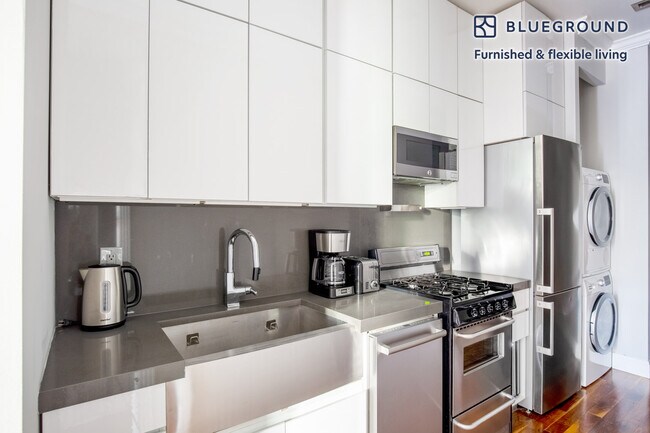 434 W 52nd St unit FL2-ID909, New York, NY 10019 - photo 4