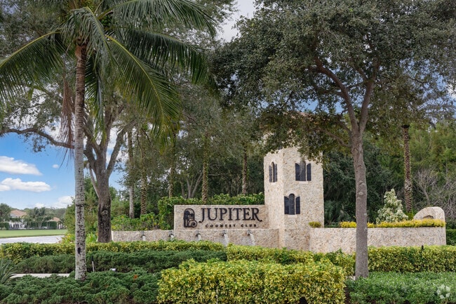 The Greg Norman-designed golf course at Jupiter Country Club welcomes Jupiter Farms locals.