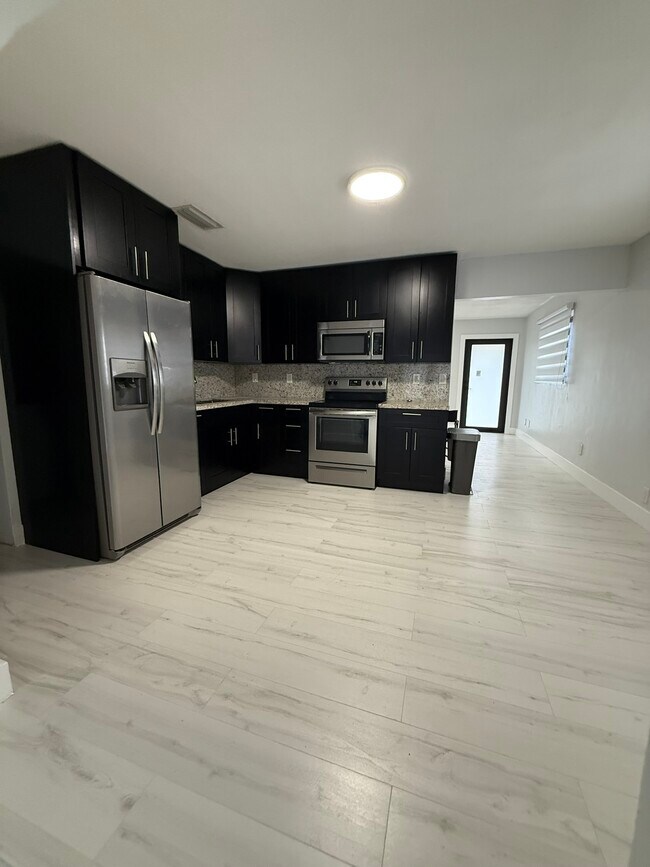 7142 SW 22nd St, Miami, FL 33155