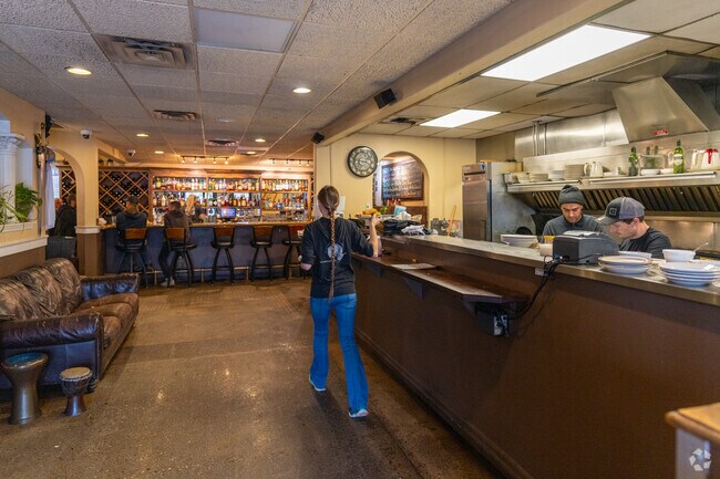 The White House provides authentic Greek food to the Post Falls City Center neighborhood.