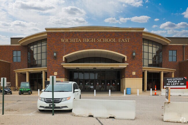 Welcome to Wichita East High School, located in the neighborhood of East Front/Sunnyside near Uptown Wichita.