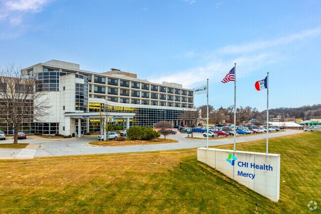 CHI Health Mercy is one of the larger healthcare providers near The Heights.