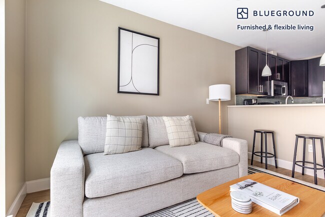 33 Rogers St unit FL3-ID1157, Cambridge, MA 02142 - photo 2