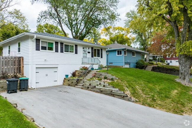 Raised ranch-style homes are commonly found in the Loveland neighborhood.
