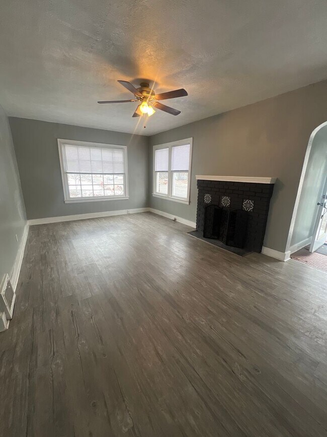 2557 S 6th St, Springfield, IL 62703 - photo 2