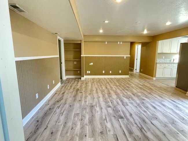 719 W 2175 N, Layton, UT 84041 - photo 4