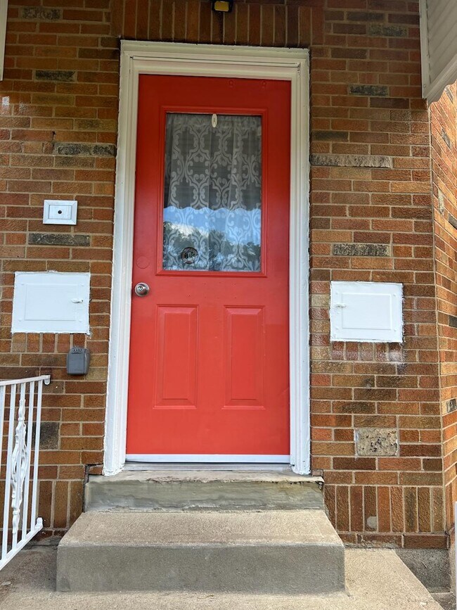 4525 Roth Ave unit 2E, Cincinnati, OH 45238 - photo 2