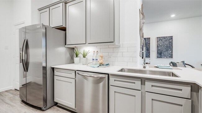 2208 Diagonal Ln, Houston, TX 77051 - photo 6