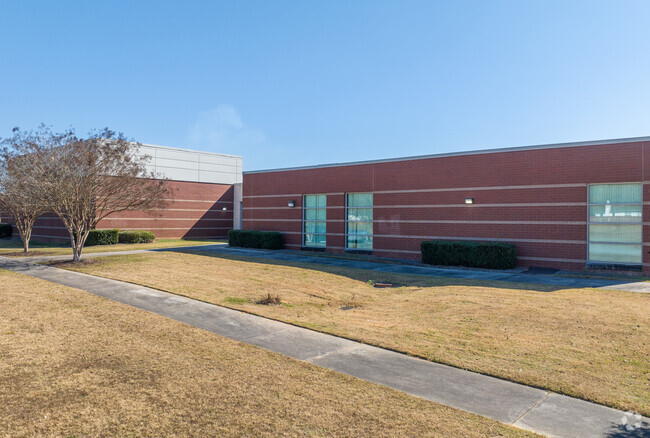 Mundy's Mill High School has a student-teacher ratio of 19 to 1.