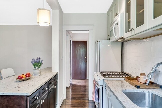 21 Westbourne Terrace unit 6, Brookline, MA 02446 - photo 2