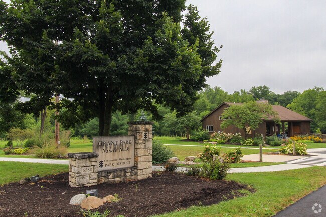 The entrance to Grant Park is well kept and easy to notice.