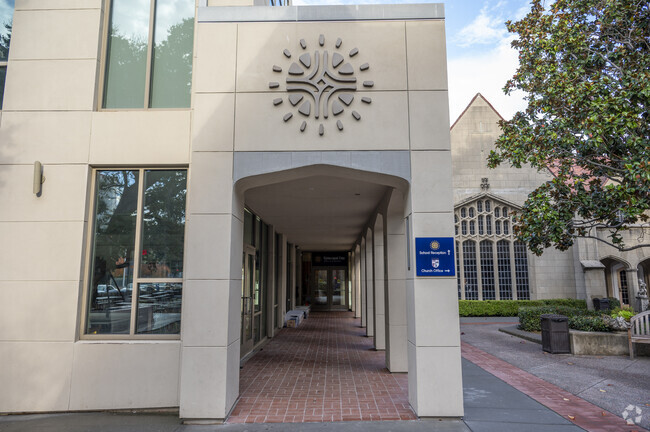 Episcopal Day School of St. Matthew is a great school in San Mateo.