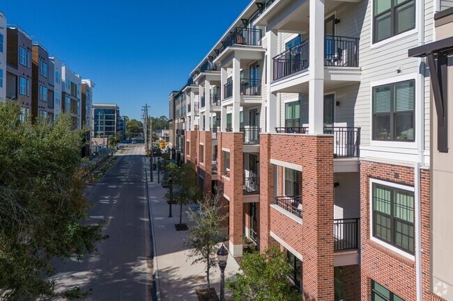 Theory Gainesville, Gainesville, FL 32601 - photo 3