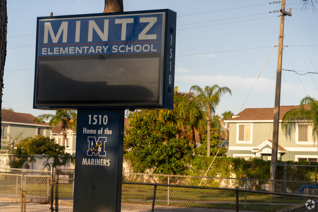 Mintz Elementary School follows and teaches Stephen Covey's 7 Habits to their students.