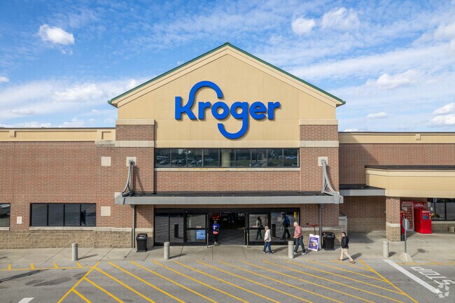 Lakeside Park residents can grab groceries at Kroger.