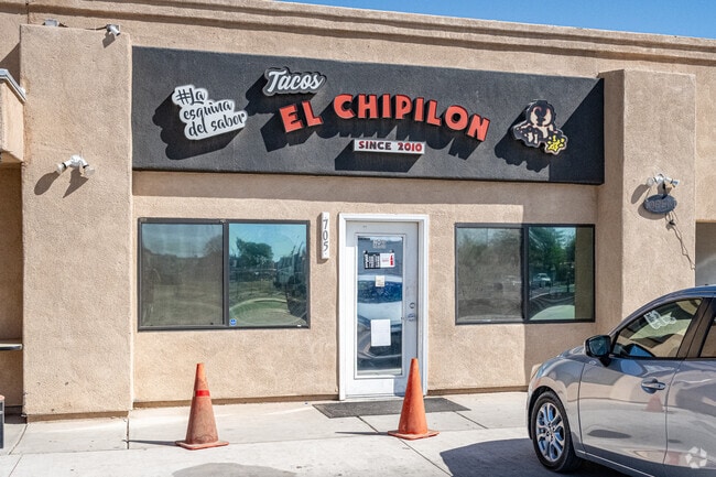 Tacos El Chipilon is a popular Mexican food restaurant in San Luis, Arizona.